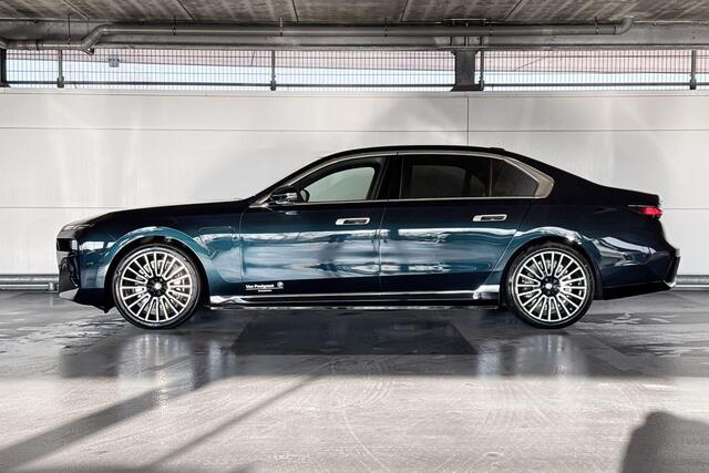BMW 7-SERIE 750e xDrive | M Sportpakket | BMW Individual Interieur | Innovation Pack | Connoisseur Pack