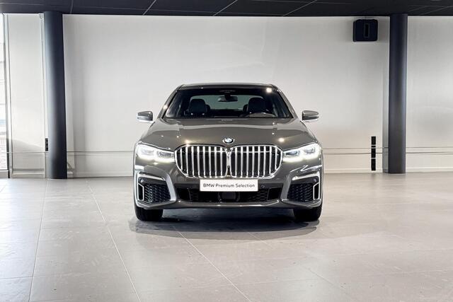 BMW 7-SERIE 745e High Executive | M Sport | Glazen Schuif-/kanteldak | Head-up Display | Stoelventilatie |