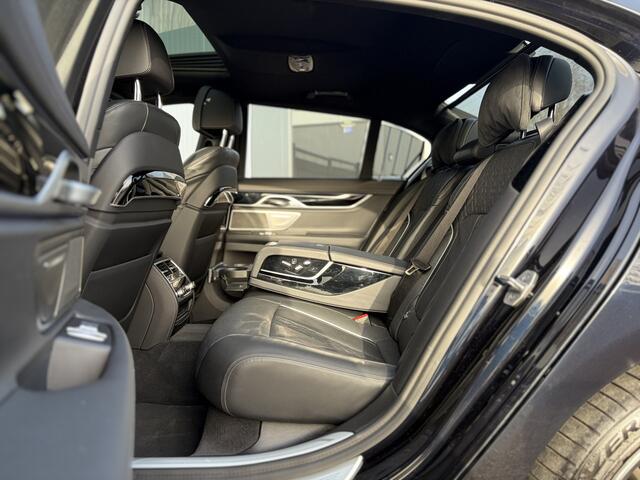 BMW 7-SERIE 745e High Executive M Sportpakket 396pk | Achterasbesturing | CoPilot Pack | Elektrisch glazen schuif-/kanteldak | Lichtmetalen velgen 20" | Rondomzicht camera | Stoel verwarming/ventilatie | Zonneschermen | Dealer onderhouden!