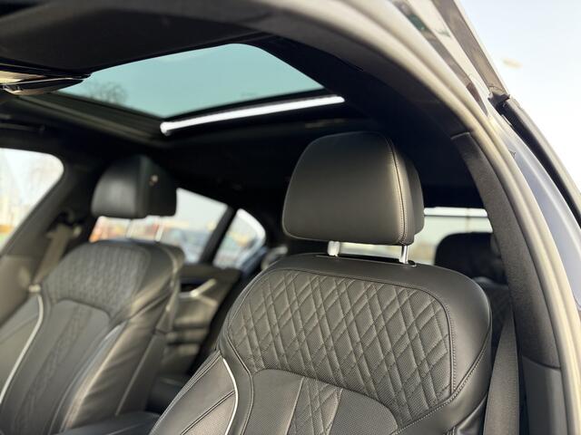 BMW 7-SERIE 745e High Executive M Sportpakket 396pk | Achterasbesturing | CoPilot Pack | Elektrisch glazen schuif-/kanteldak | Lichtmetalen velgen 20" | Rondomzicht camera | Stoel verwarming/ventilatie | Zonneschermen | Dealer onderhouden!