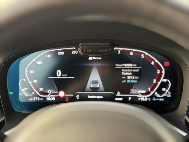 BMW 7-SERIE 745e High Executive M Sportpakket 396pk | Achterasbesturing | CoPilot Pack | Elektrisch glazen schuif-/kanteldak | Lichtmetalen velgen 20" | Rondomzicht camera | Stoel verwarming/ventilatie | Zonneschermen | Dealer onderhouden!