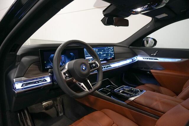 BMW 7-SERIE 750e xDrive M-Sport | Bowers & Wilkins | Massage | Skylounge | Tartufo Leder