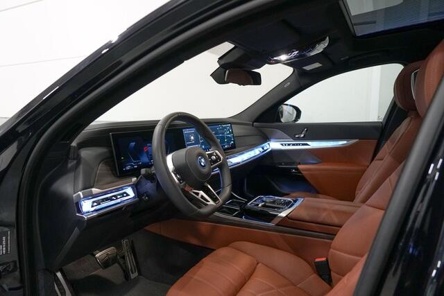 BMW 7-SERIE 750e xDrive M-Sport | Bowers & Wilkins | Massage | Skylounge | Tartufo Leder
