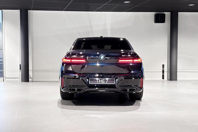BMW 7-SERIE M760e xDrive | Sky Lounge | Iconic Glow | Stoelventilatie | Connoisseur Pack |