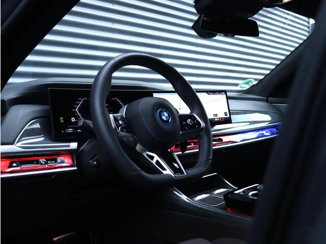 BMW 7-SERIE M760e xDrive | M Sportpakket Pro | Innovation Pack | Executive Drive Pro | Head-Up | Executive Lounge | Massage | Stoelventilatie | Driving Assistant Professional | Bowers & Wilkins | 21'' LMV | Lentevoordeeel