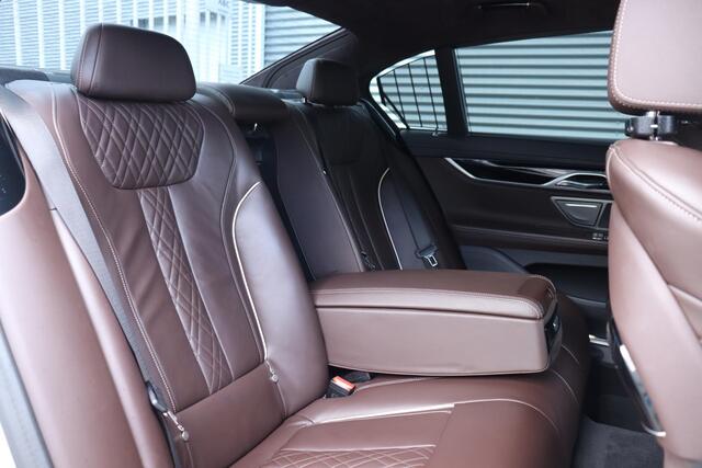 BMW 7-SERIE Sedan 745e | High Executive | M Sportpakket | Driving Assistant Professional | Parking Assistant Plus | Head-Up | Harman Kardon | Laserlight | Warmte Comfortpakket | Soft-Close | Comfort Access | 19''LMV