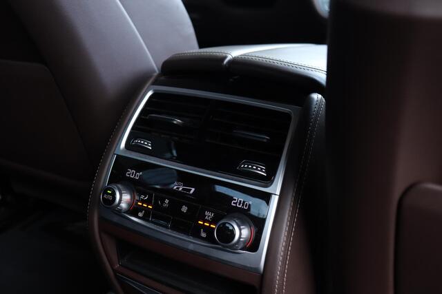 BMW 7-SERIE Sedan 745e | High Executive | M Sportpakket | Driving Assistant Professional | Parking Assistant Plus | Head-Up | Harman Kardon | Laserlight | Warmte Comfortpakket | Soft-Close | Comfort Access | 19''LMV