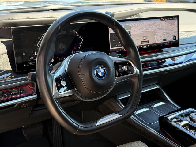 BMW 7-SERIE 750e xDrive | Bowers & Wilkins | 360 | SkyLounge | Leder | Trekhaak | Rolscherm | Achterwielbestuuring |