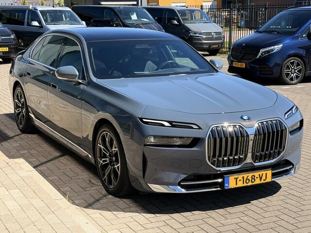 BMW 7-SERIE 750e xDrive | Bowers & Wilkins | 360 | SkyLounge | Leder | Trekhaak | Rolscherm | Achterwielbestuuring |