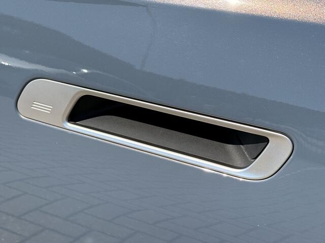 BMW 7-SERIE 750e xDrive | Bowers & Wilkins | 360 | SkyLounge | Leder | Trekhaak | Rolscherm | Achterwielbestuuring |