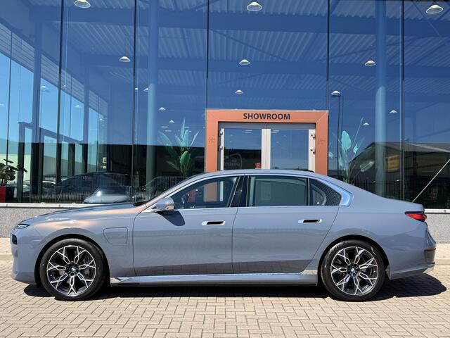 BMW 7-SERIE 750e xDrive | Bowers & Wilkins | 360 | SkyLounge | Leder | Trekhaak | Rolscherm | Achterwielbestuuring |