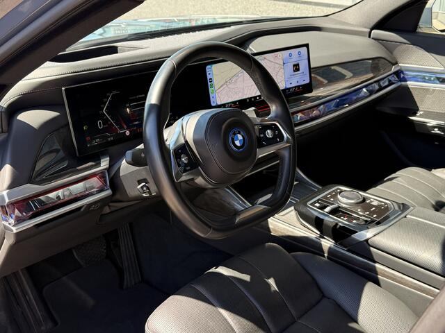 BMW 7-SERIE 750e xDrive | Bowers & Wilkins | 360 | SkyLounge | Leder | Trekhaak | Rolscherm | Achterwielbestuuring |