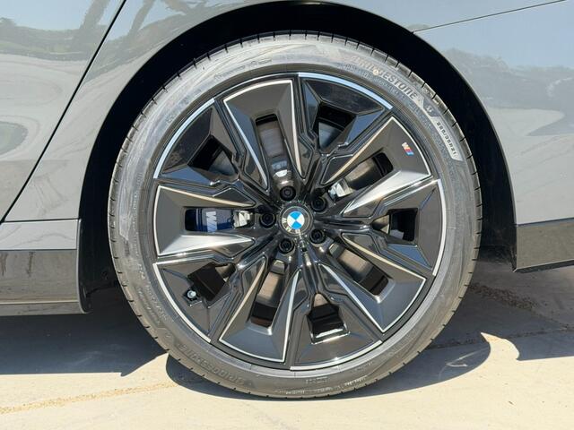 BMW 7-SERIE M760e xDrive M-Sport Skylounge / Bowers en Wilkins