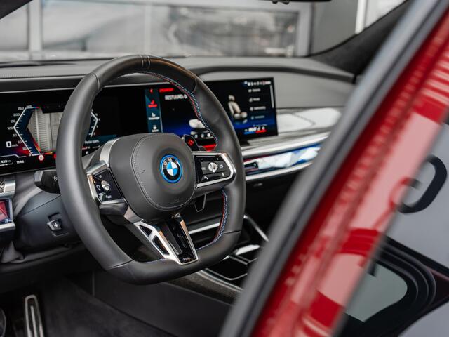 BMW 7-SERIE M760e xDrive | Rear Seat Entertainment l FULL PPF | Sky Lounge | Two tone | Bowers & Wilkins