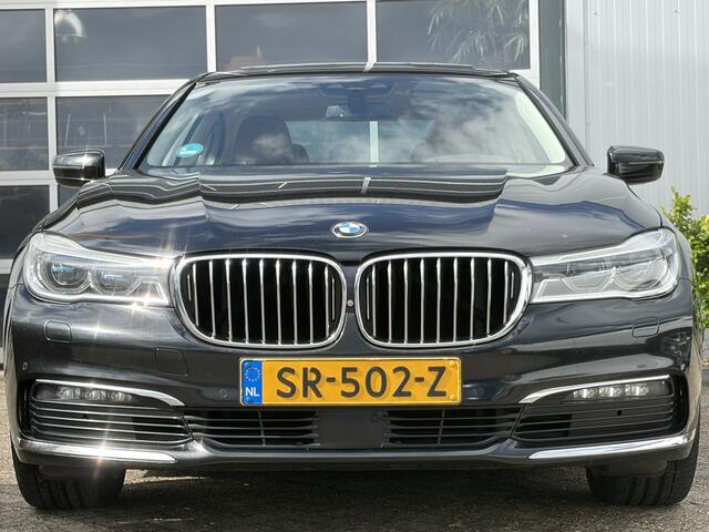 BMW 7-SERIE 740i High Executive 326pk | Achterasbesturing | Cruise control adaptief met stop&go | Dodehoek detector | Elektrisch glazen schuif-/kanteldak | Laser LED koplampen | Rondomzicht camera | Stoel ventilatie voor | Dealer onderhouden!