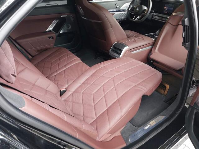 BMW 7-SERIE 750e xDrive | Executive Lounge | SkyLounge | Elektrisch openen en sluiten portieren | Rear-seat Entertainment Experience | Kristal koplampen | Massage/Ventilatie v+a