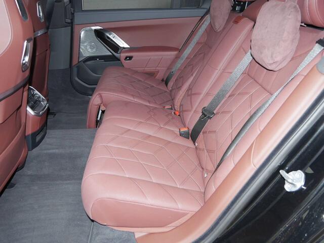 BMW 7-SERIE 750e xDrive | Executive Lounge | SkyLounge | Elektrisch openen en sluiten portieren | Rear-seat Entertainment Experience | Kristal koplampen | Massage/Ventilatie v+a