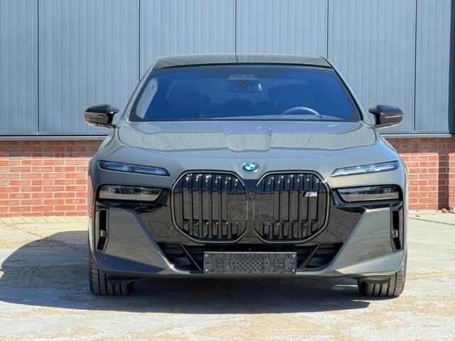 BMW 7-SERIE M760e xDrive M-Sport Skylounge Bowers en Wilkins