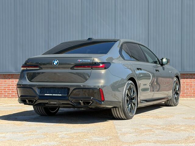 BMW 7-SERIE M760e xDrive M-Sport Skylounge Bowers en Wilkins