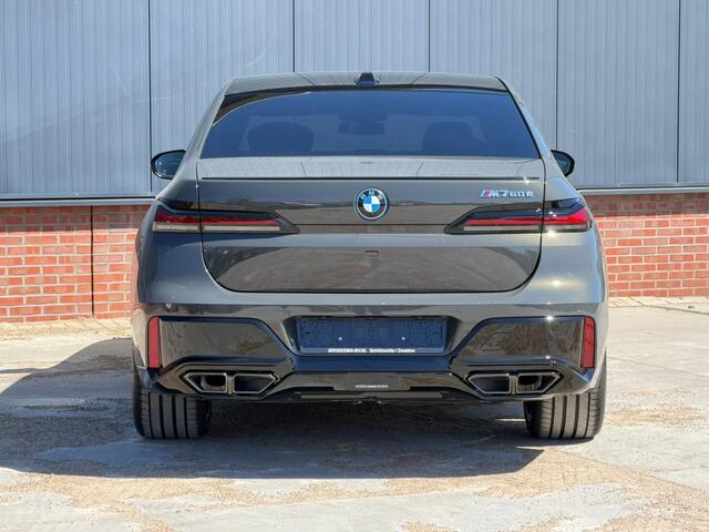 BMW 7-SERIE M760e xDrive M-Sport Skylounge Bowers en Wilkins