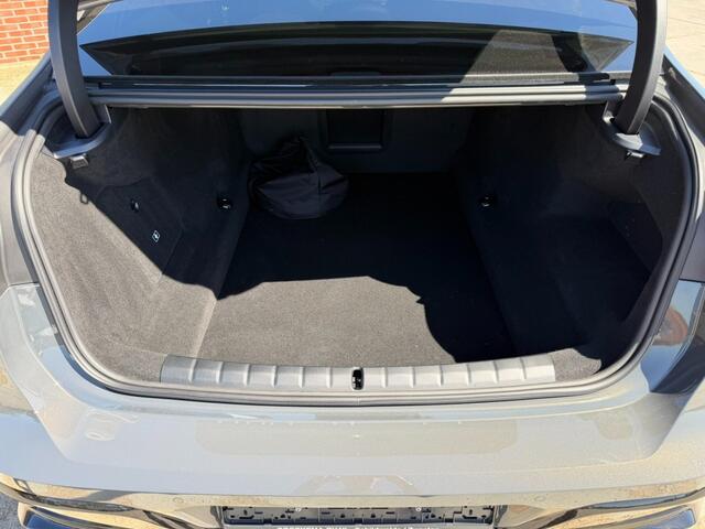 BMW 7-SERIE M760e xDrive M-Sport Skylounge Bowers en Wilkins