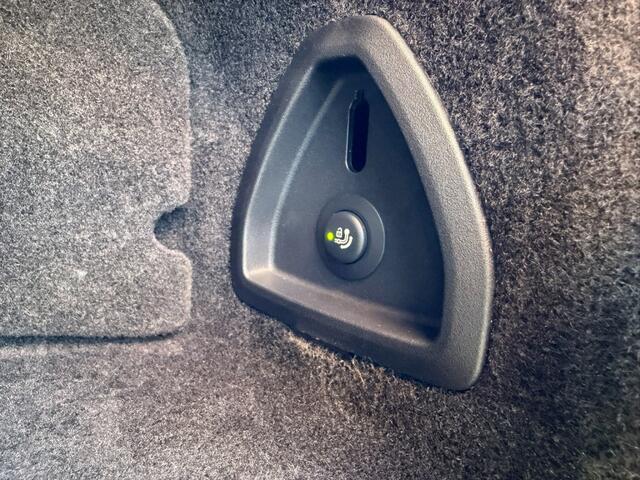 BMW 7-SERIE M760e xDrive M-Sport Skylounge Bowers en Wilkins