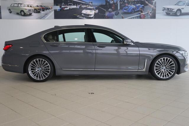 BMW 7-SERIE Limousine 745Le xDrive High Executive | Integral Active Steering | BMW Personal CoPilot Pack | Soft-Close | Driving Assistant Professional | Harman Kardon Surround Sound Systeem