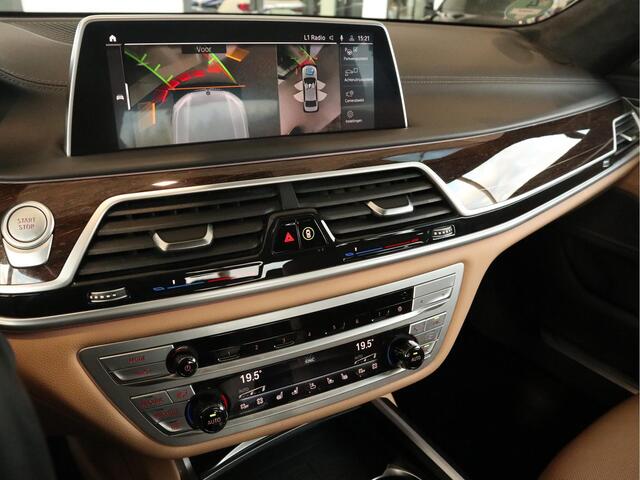 BMW 7-SERIE Limousine 745Le xDrive High Executive | Integral Active Steering | BMW Personal CoPilot Pack | Soft-Close | Driving Assistant Professional | Harman Kardon Surround Sound Systeem