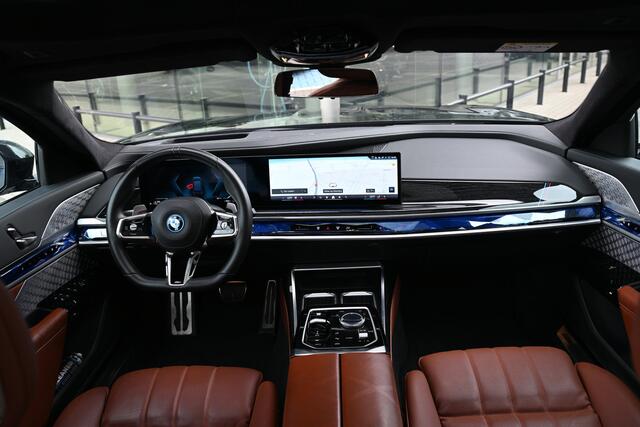 BMW 7-SERIE 750e xDrive M Sport Automaat / Panoramadak Sky Lounge / Trekhaak / Bowers & Wilkins / Multifunctionele Stoelen / Parking Assistant Professional / Active Steering