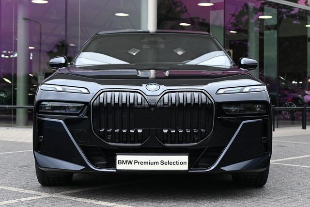 BMW 7-SERIE 750e xDrive M Sport Automaat / Panoramadak Sky Lounge / Trekhaak / Bowers & Wilkins / Multifunctionele Stoelen / Parking Assistant Professional / Active Steering