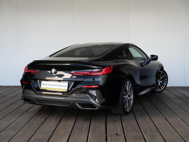 BMW 8-SERIE Coupé M850i xDrive | Innovationspakket | Harman Kardon | Comfort Access | Soft-Close | Stoelventilatie | Laserlight | 20''