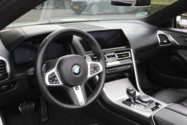 BMW 8-SERIE 840i M Sport Automaat / Air Collar / Multifunctionele Stoelen / Soft-Close / Laserlight / Parking Assistant Plus / Comfort Access / Active Steering