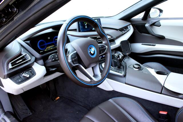 BMW I8 Roadster 1.5 375pk NAP HUD DAB LEDER CAMERA NAV BT '19