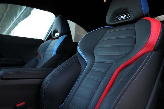 BMW M2 Coupé / M Drive Professional / M Carbondak / M Adaptief onderstel / Harman Kardon / Parking Assistant / Adaptieve LED / Live Cockpit Professional