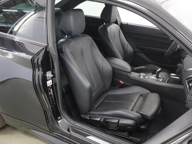BMW M2 2-serie Coupé DCT | M-Sport | Alcantara Stuurwiel | M-Driver's Package | Harman-Kardon | Carbon Pakket | NL Auto | Volledig Dealer Onderhouden | 368pk | Nieuw Staat | BMW garantie tot 4-2026 |