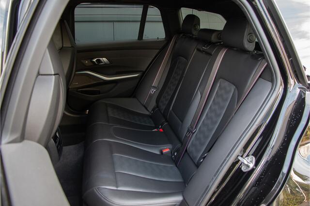 BMW M3 xDrive Competition 510PK | ACC | Driving Assistant Prof | Head Up | Innovation Package | Harman/kardon | Carbon | Lane & Side Assist | Laser | 19/20" | Memory | Camera | Ambiance Verlichting | M Laptimer | Sportuitlaat | N.P €156.707,- | Dealer O.H