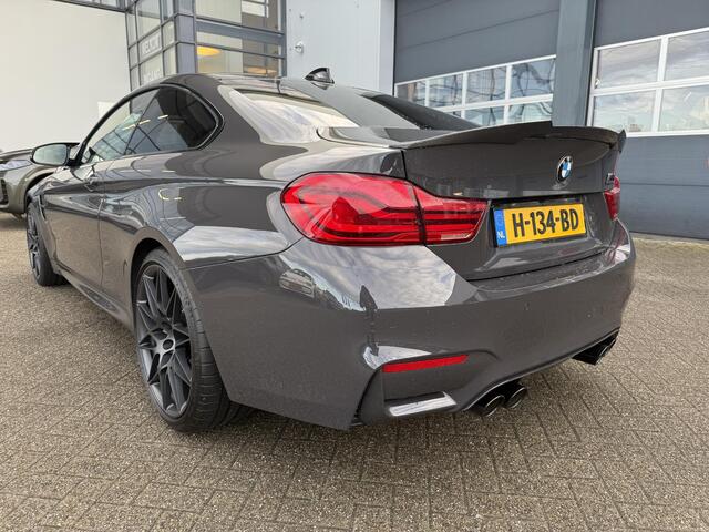 BMW M4 4-serie Coupé Competition | Keramische remmen | M-Drivers Pack | Individual Dravitgrau | Head-Up | Harman Kardon | Elektrisch bediende stoelen | Comfort Access | 360 Camera | Stoelverwarming | Carbon interieur | Prof. navi | Draadloze telefoonlader | Zonn