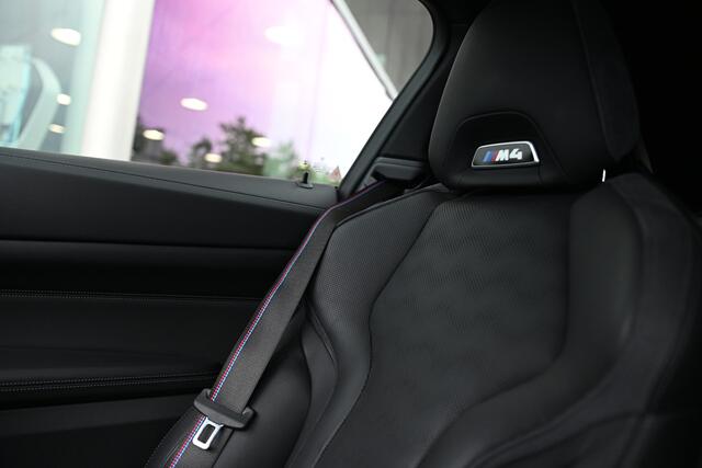 BMW M4 Coupé Competition Automaat / M Drive Professional / M Sportstoelen / Comfort Access / Stoelventilatie / Laserlight / Harman Kardon / Head-Up / Parking Assistant Plus