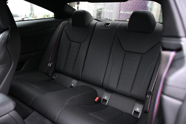 BMW M4 Coupé Competition Automaat / M Drive Professional / M Sportstoelen / Comfort Access / Stoelventilatie / Laserlight / Harman Kardon / Head-Up / Parking Assistant Plus