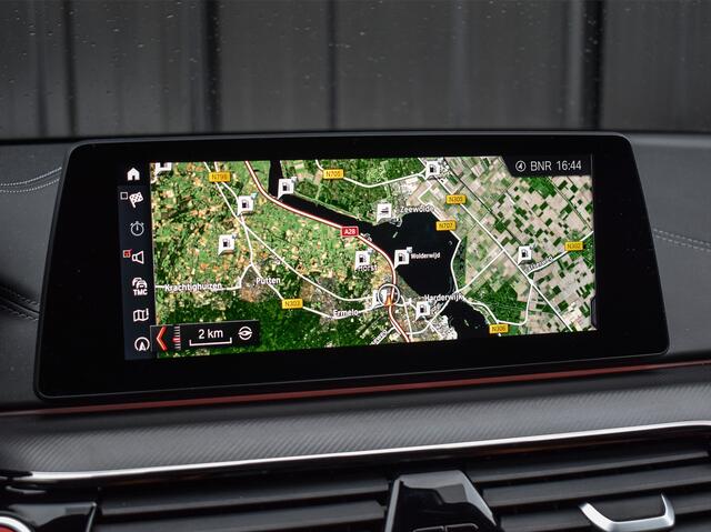 BMW M5 5-serie | COMFORT ACCESS | M-SPORT UITLAAT | CARBON DAK | HARMAN/KARDON | LED | 360 CAMERA | CARPLAY | 4-ZONE CLIMATE | M-PERFORMANCE SEATS | ACTIVE CRUISE