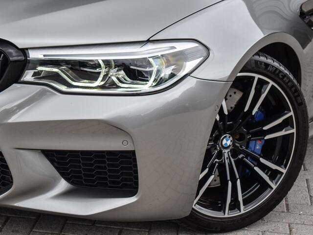 BMW M5 5-serie | COMFORT ACCESS | M-SPORT UITLAAT | CARBON DAK | HARMAN/KARDON | LED | 360 CAMERA | CARPLAY | 4-ZONE CLIMATE | M-PERFORMANCE SEATS | ACTIVE CRUISE