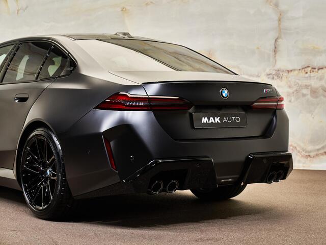 BMW M5 Limousine V8 M Hybrid, Direct leverbaar!, Frozen, pano, B&W, 21'', stl.ventilatie, tr.haak, leder, privacy