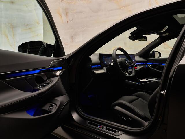 BMW M5 Limousine V8 M Hybrid, Direct leverbaar!, Frozen, pano, B&W, 21'', stl.ventilatie, tr.haak, leder, privacy