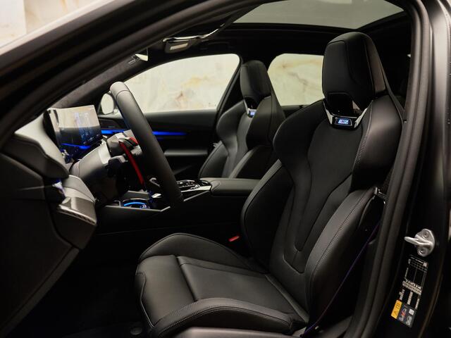 BMW M5 Limousine V8 M Hybrid, Direct leverbaar!, Frozen, pano, B&W, 21'', stl.ventilatie, tr.haak, leder, privacy