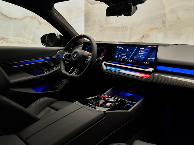 BMW M5 Limousine V8 M Hybrid, Direct leverbaar!, Frozen, pano, B&W, 21'', stl.ventilatie, tr.haak, leder, privacy
