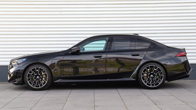 BMW M5 Sedan | Ultimate Package | M Driver's Package | Carbon Pack | Bowers & Wilkins | Comfort Pack