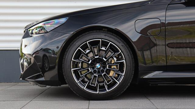 BMW M5 Sedan | Ultimate Package | M Driver's Package | Carbon Pack | Bowers & Wilkins | Comfort Pack