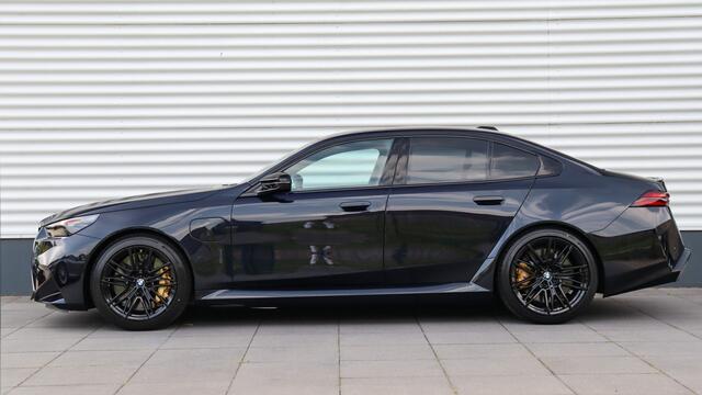 BMW M5 Sedan | M Drivers Package | Keramisch | Panorama dak | Comfort Pack | Bowers & Wilkins | Trekhaak