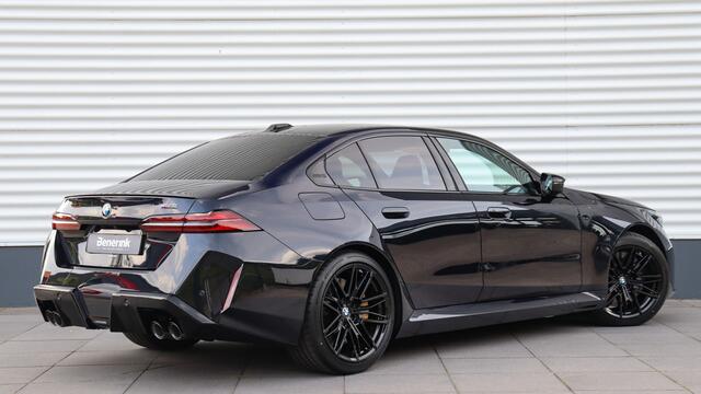 BMW M5 Sedan | M Drivers Package | Keramisch | Panorama dak | Comfort Pack | Bowers & Wilkins | Trekhaak