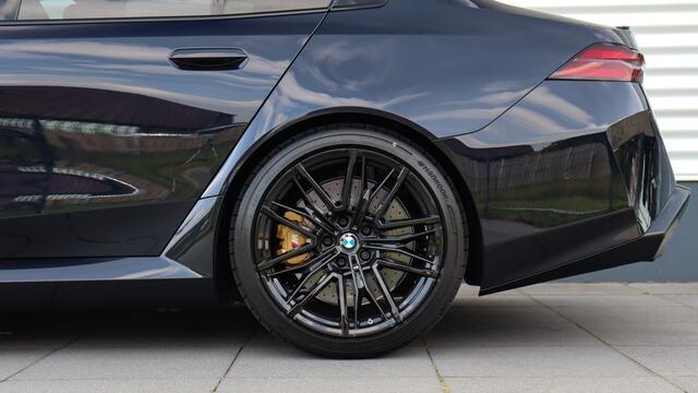 BMW M5 Sedan | M Drivers Package | Keramisch | Panorama dak | Comfort Pack | Bowers & Wilkins | Trekhaak